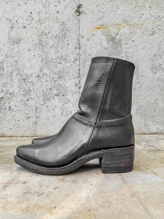 001: Black (Oil Finish)