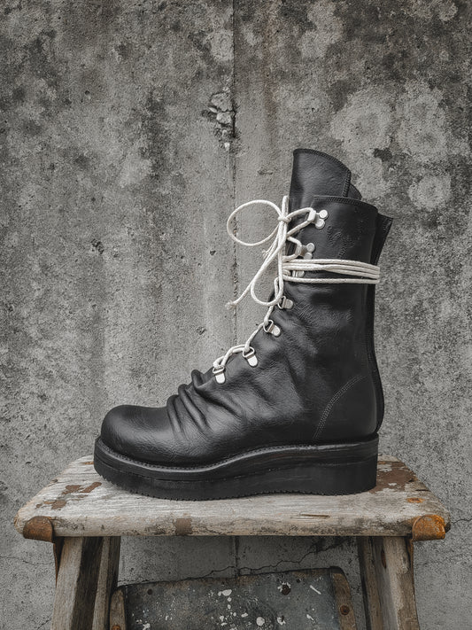 R008 Wholecut: Black (Oil Finish)