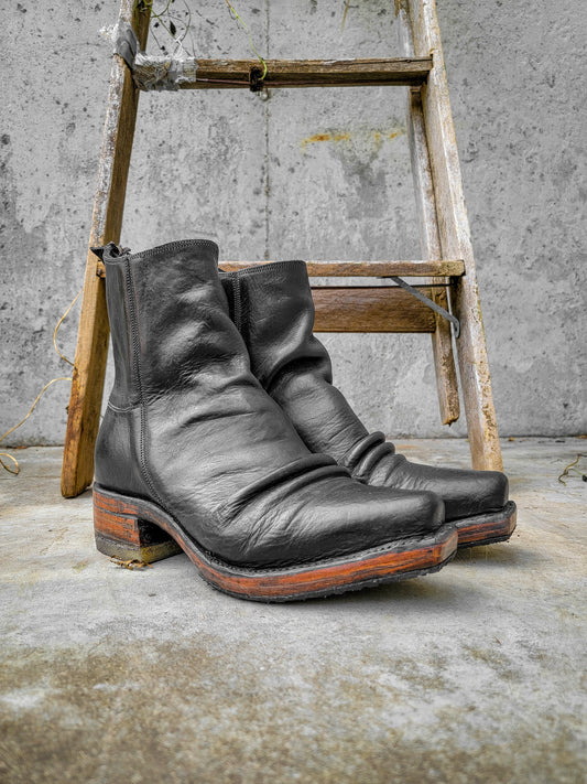 003: Black with Powder Dyed Sole (Oil Finish)