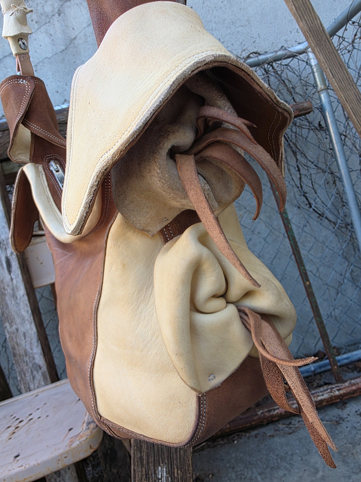 00WSB in Natural Vegtan HorseRump and Dirty White/Aged Straw HorseShouldler