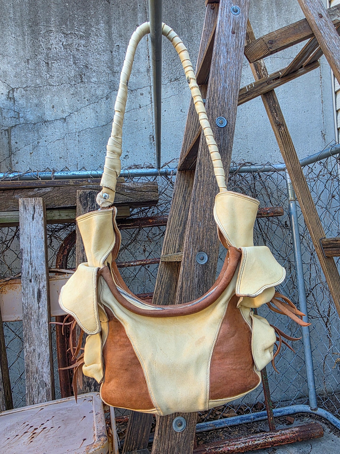 00WSB in Dirty White/Aged Straw HorseShouldler and Natural Vegtan HorseRump
