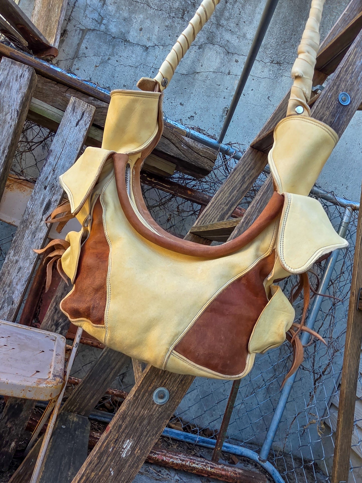 00WSB in Dirty White/Aged Straw HorseShouldler and Natural Vegtan HorseRump