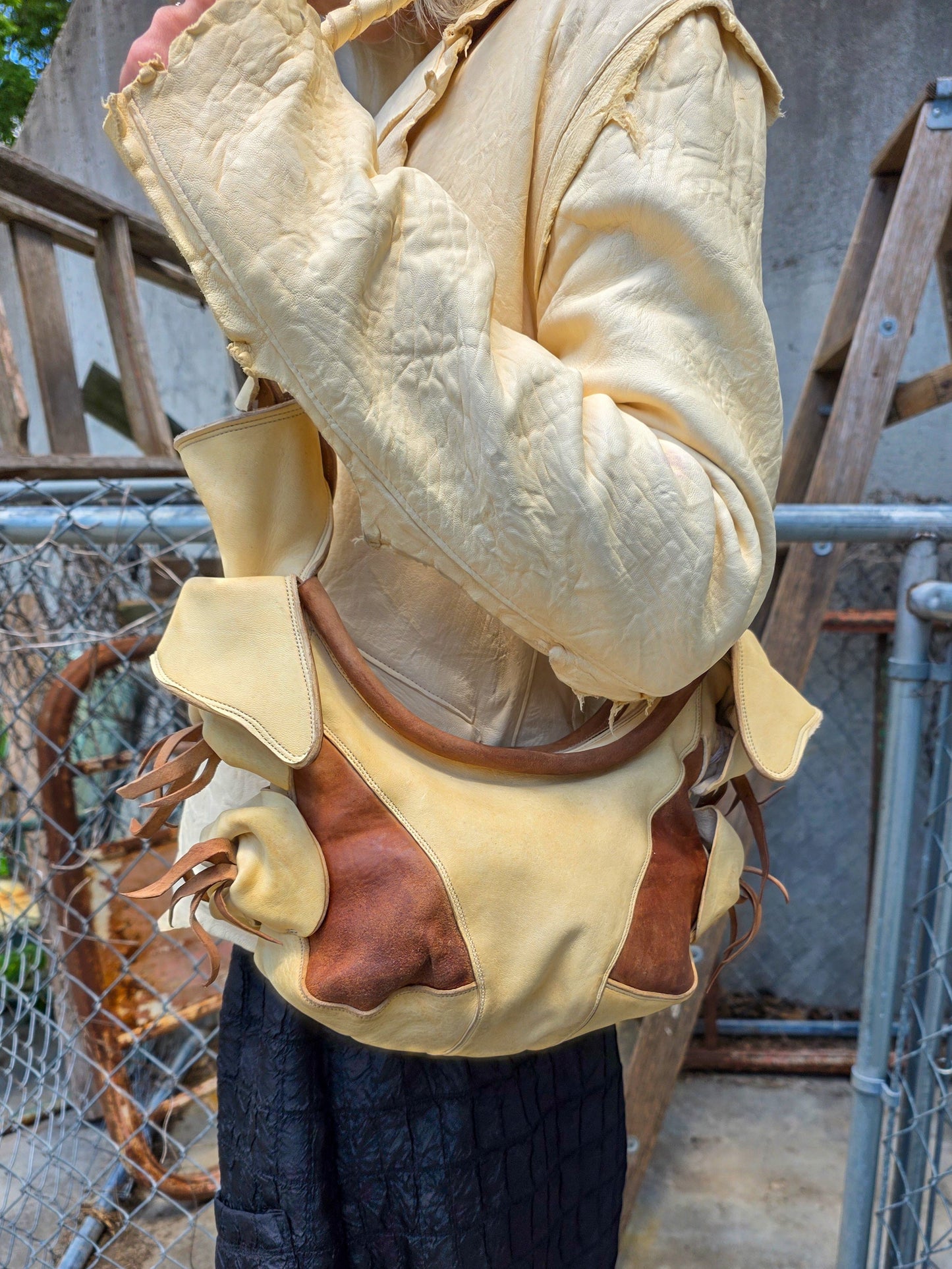 00WSB in Dirty White/Aged Straw HorseShouldler and Natural Vegtan HorseRump