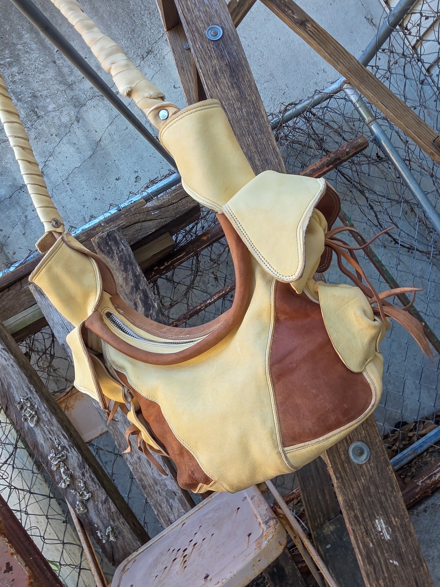 00WSB in Dirty White/Aged Straw HorseShouldler and Natural Vegtan HorseRump