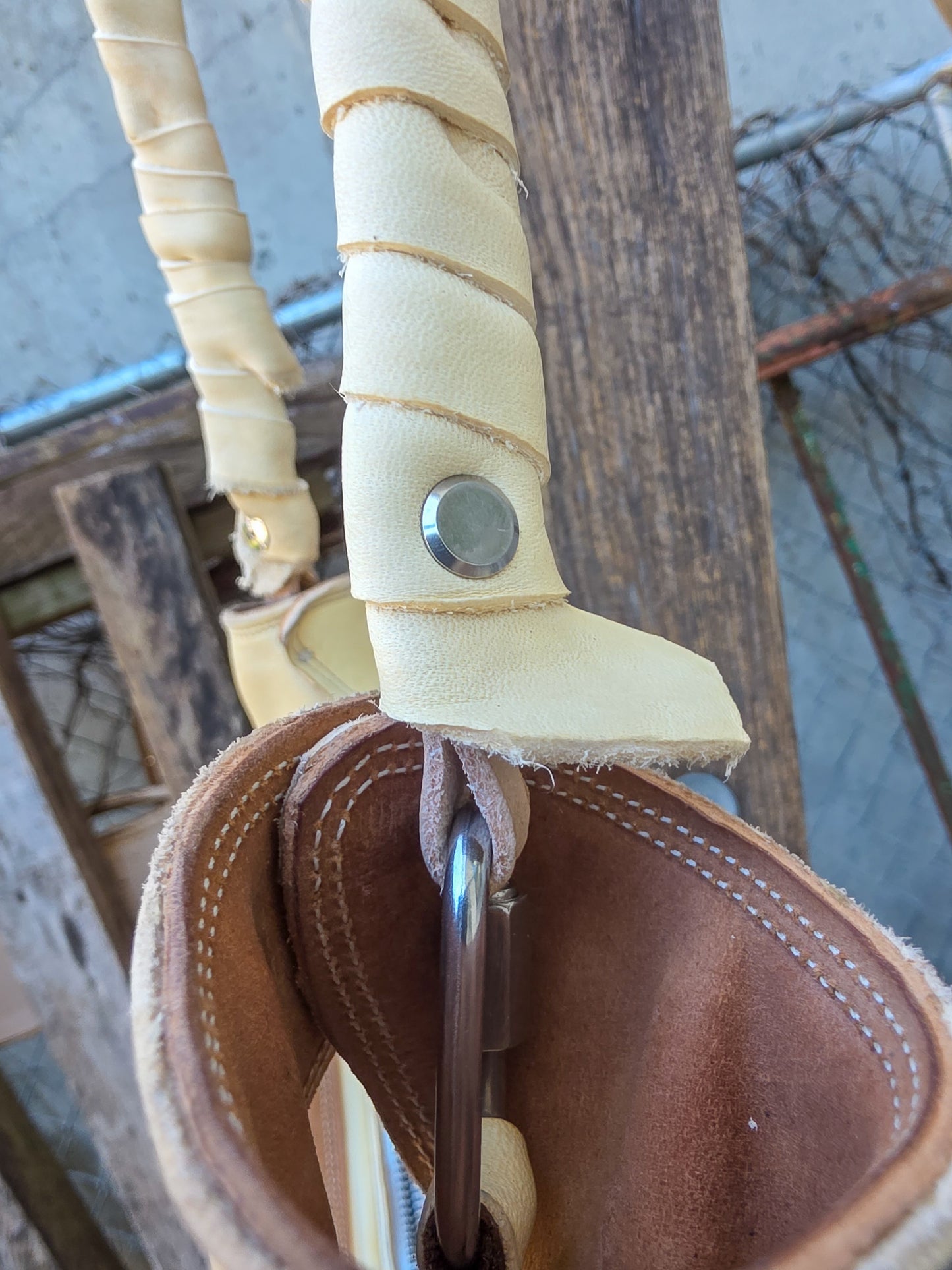 00WSB in Dirty White/Aged Straw HorseShouldler and Natural Vegtan HorseRump