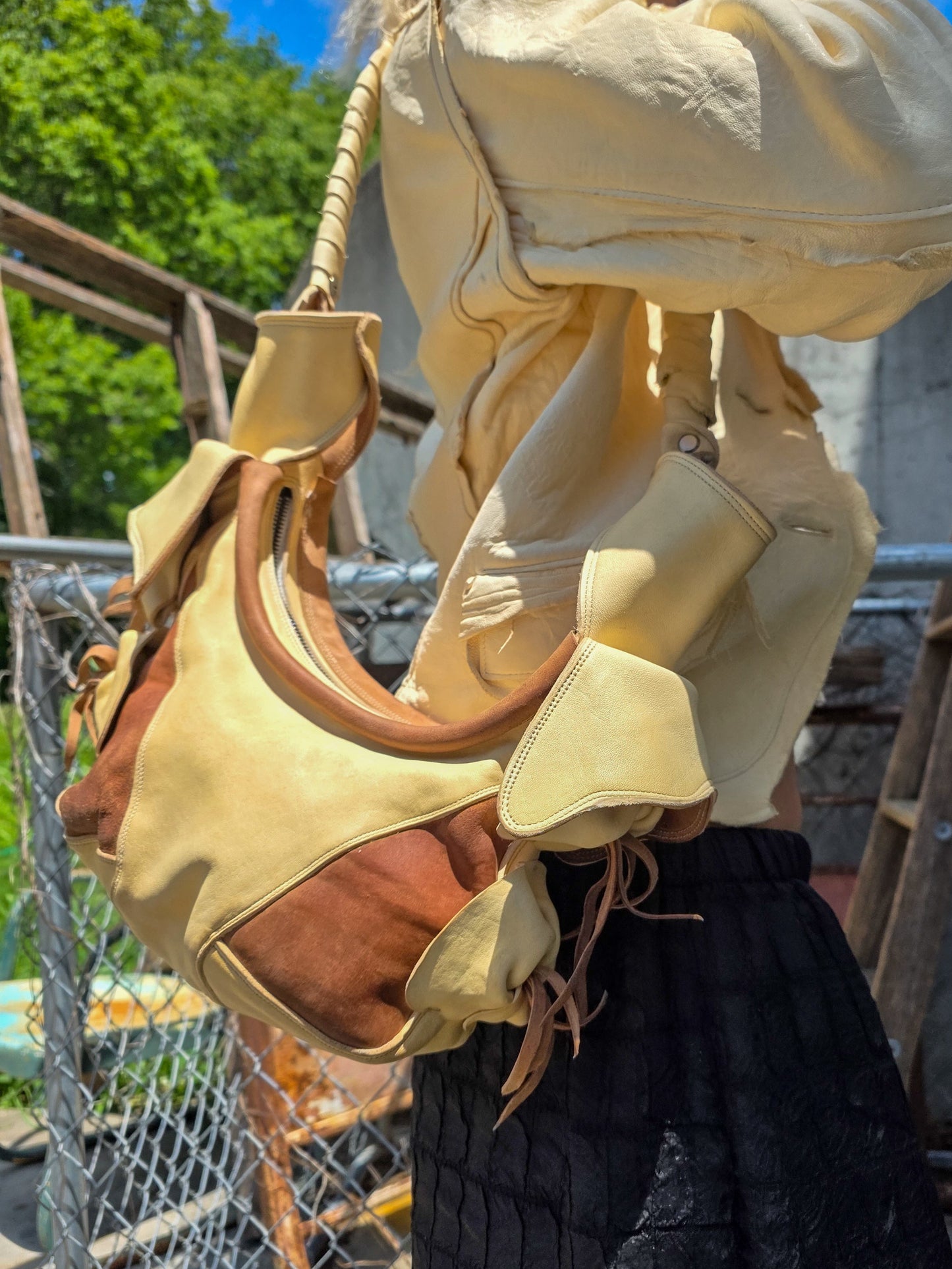 00WSB in Dirty White/Aged Straw HorseShouldler and Natural Vegtan HorseRump