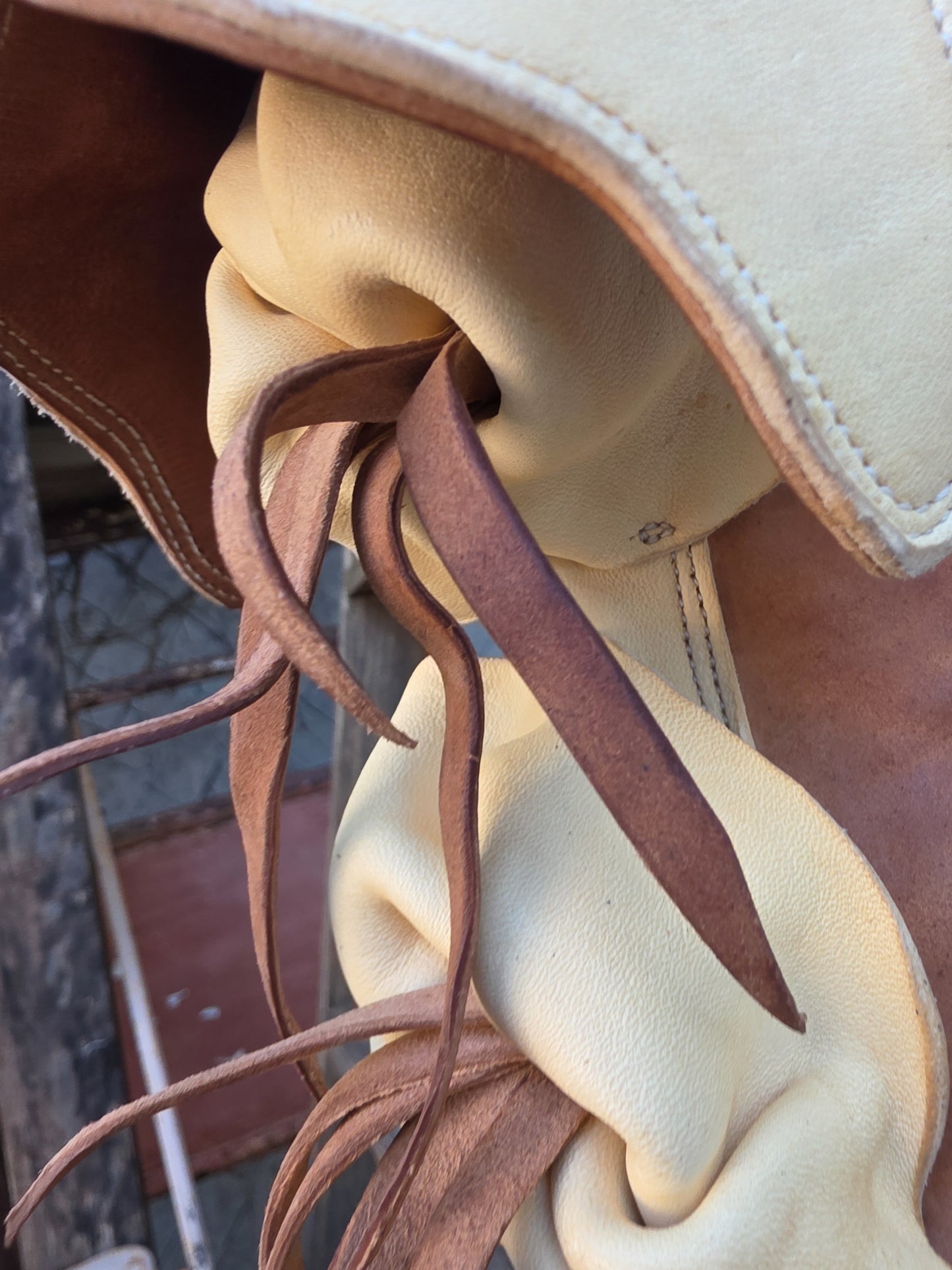 00WSB in Dirty White/Aged Straw HorseShouldler and Natural Vegtan HorseRump